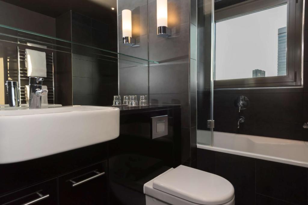 Adina Apartment Hotel Frankfurt Neue Oper - Resim 36