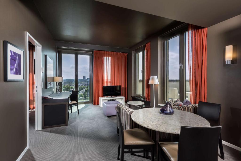 Adina Apartment Hotel Frankfurt Neue Oper - Resim 39