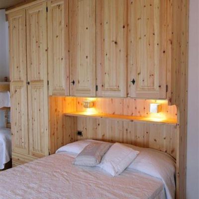 Łóżko lub łóżka w pokoju w obiekcie B&B La Soldanella