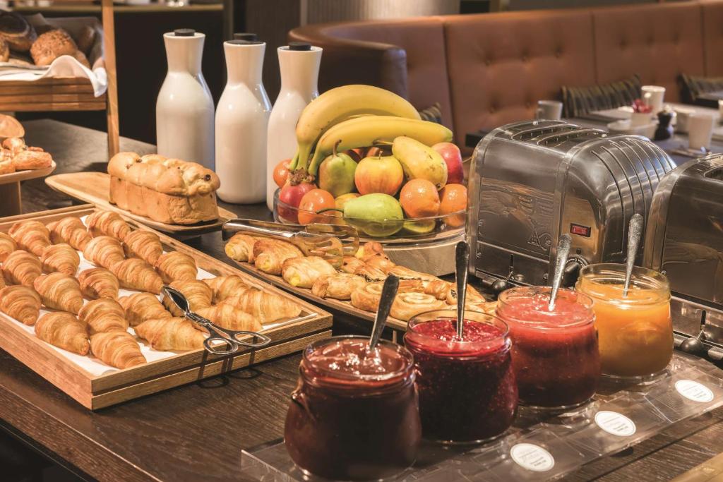 Adina Apartment Hotel Hamburg Speicherstadt - Resim 12