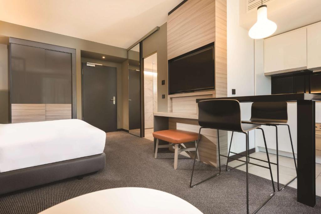 Adina Apartment Hotel Hamburg Speicherstadt - Resim 25