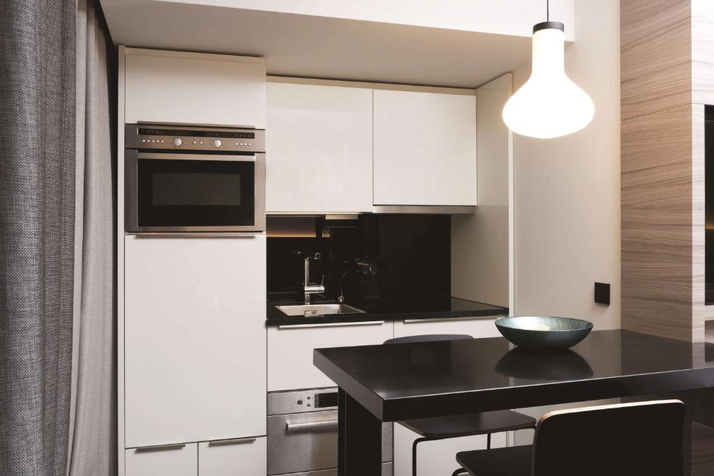 Adina Apartment Hotel Hamburg Speicherstadt - Resim 26