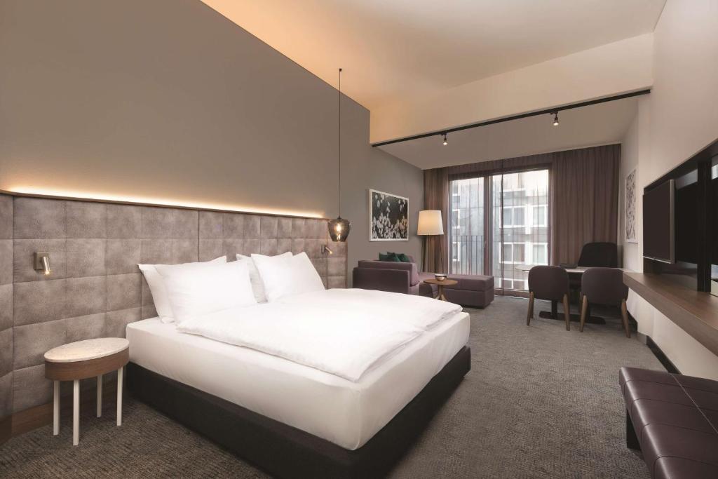 Postel nebo postele na pokoji v ubytování Adina Apartment Hotel Nuremberg