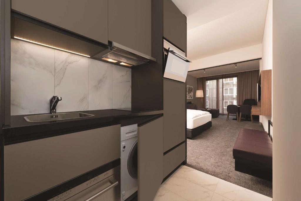 Postel nebo postele na pokoji v ubytování Adina Apartment Hotel Nuremberg