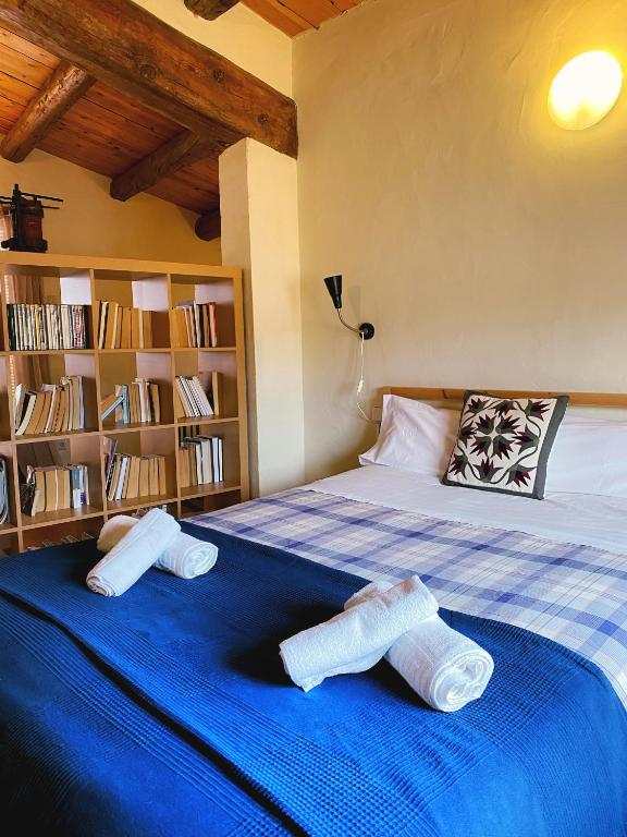 Postel nebo postele na pokoji v ubytování Cal Perdigués de Boada pet friendly
