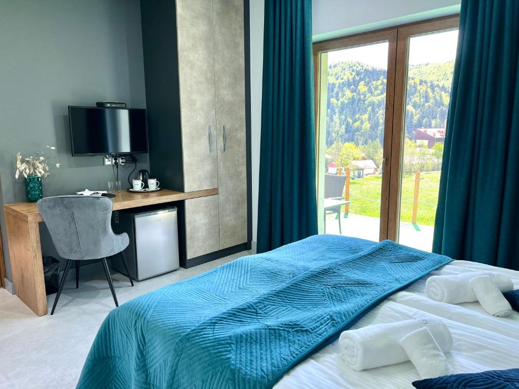 A bed or beds in a room at ELFF -Apartamenty i pokoje gościnne