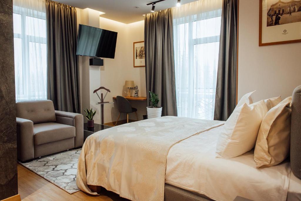 Postel nebo postele na pokoji v ubytování Alice Place Hotel