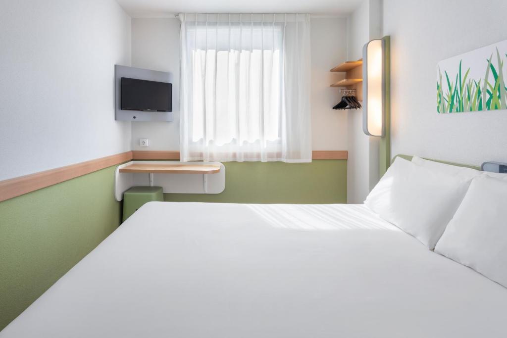 B&B HOTEL Zaragoza Plaza Mozart - Resim 15