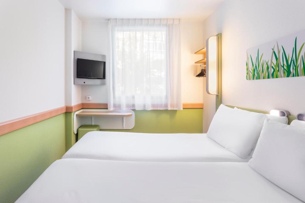 B&B HOTEL Zaragoza Plaza Mozart - Resim 8
