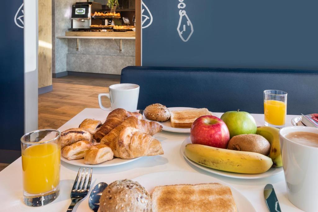 B&B HOTEL Zaragoza Plaza Mozart - Resim 12