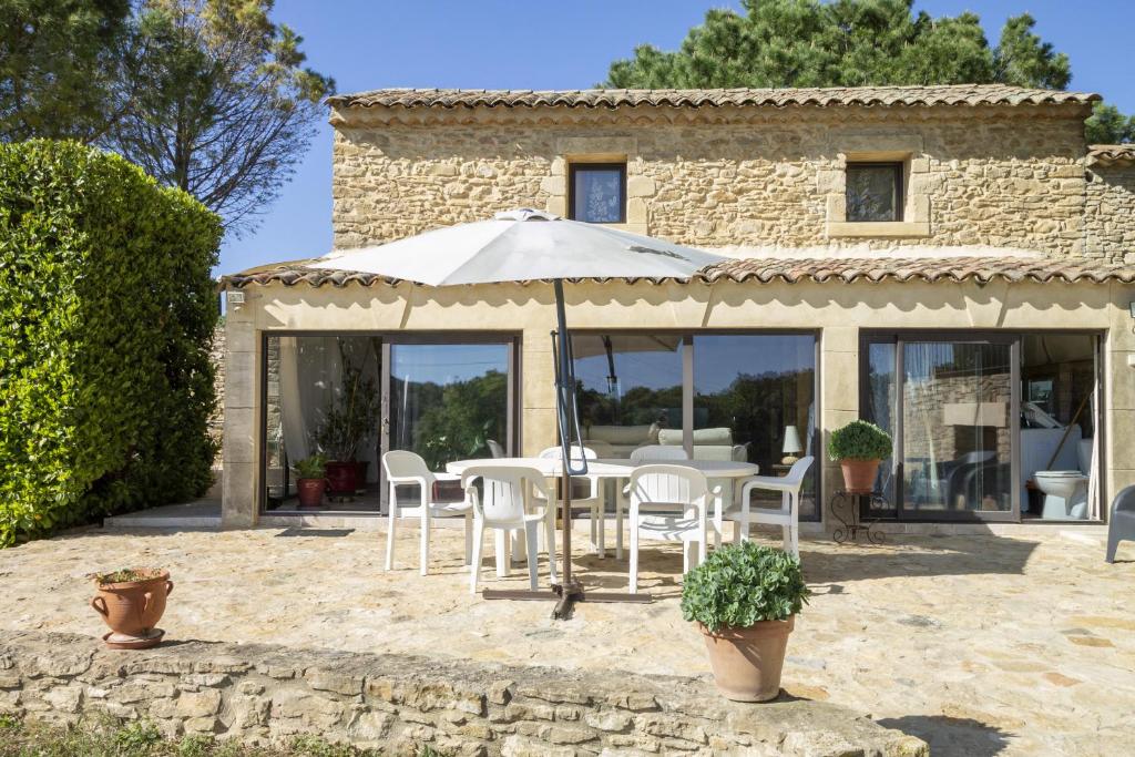 Patio alebo iná vonkajšia časť ubytovania Gite Tresques
