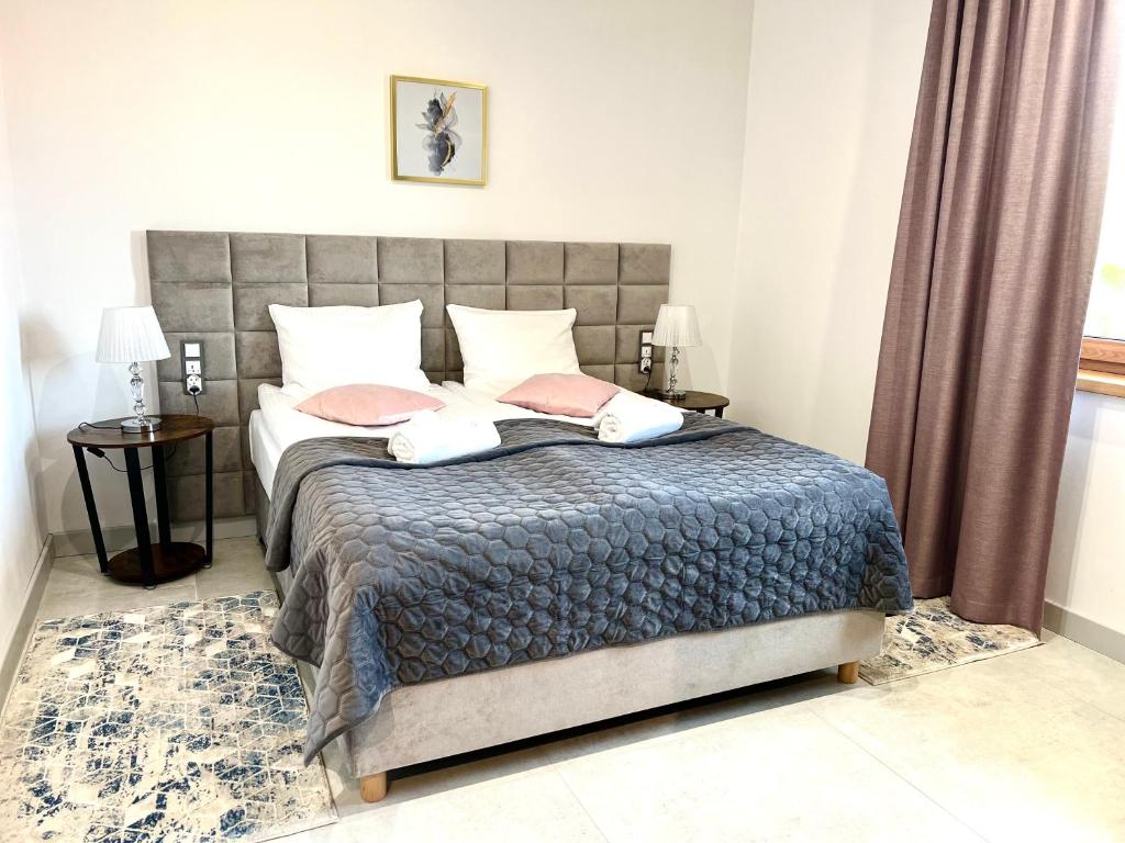 A bed or beds in a room at ELFF -Apartamenty i pokoje gościnne