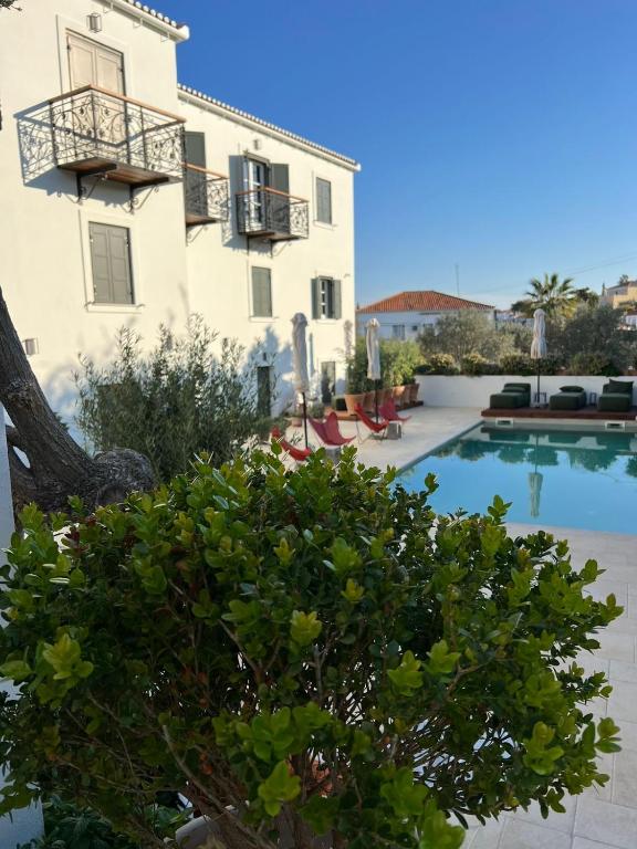 Bassein majutusasutuses Yayaki Spetses või selle lähedal