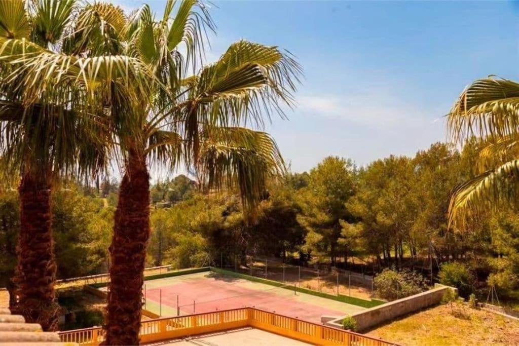 Vonkajšia záhrada v ubytovaní Villa Golf Sitges