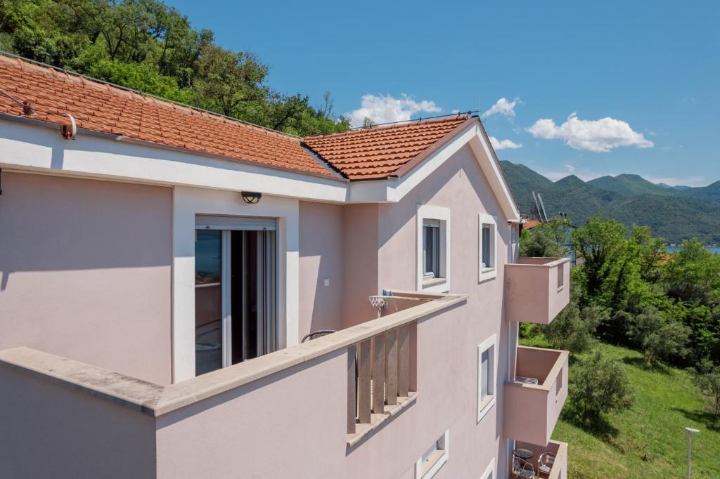 Nespecifikovaný výhled na hory nebo výhled na hory při pohledu z apartmánu