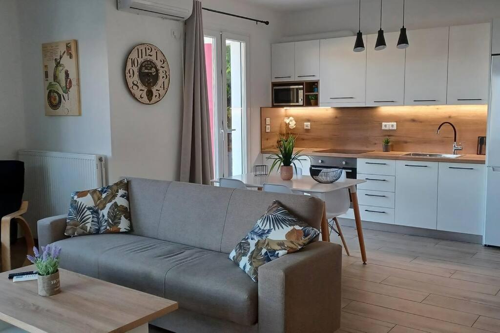 Kuchyň nebo kuchyňský kout v ubytování Seaview Luxury Apartment with private parking
