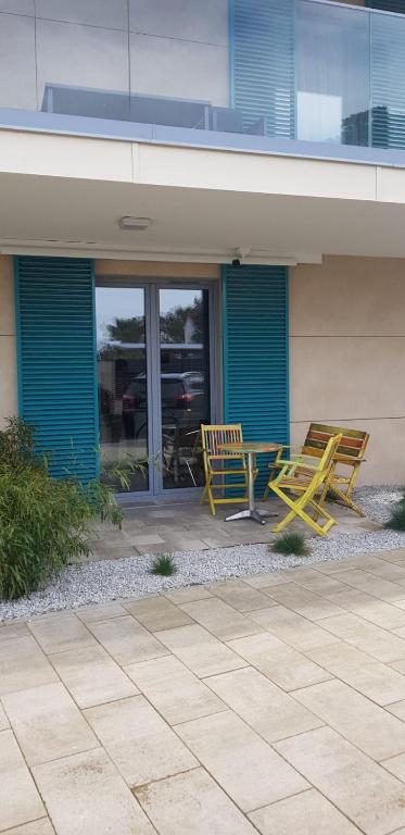 Zdjęcie z galerii obiektu Uroczy Apartament Happy 01 z widokowym tarasen na dachu - tuż przy plaży !!! w mieście Niechorze