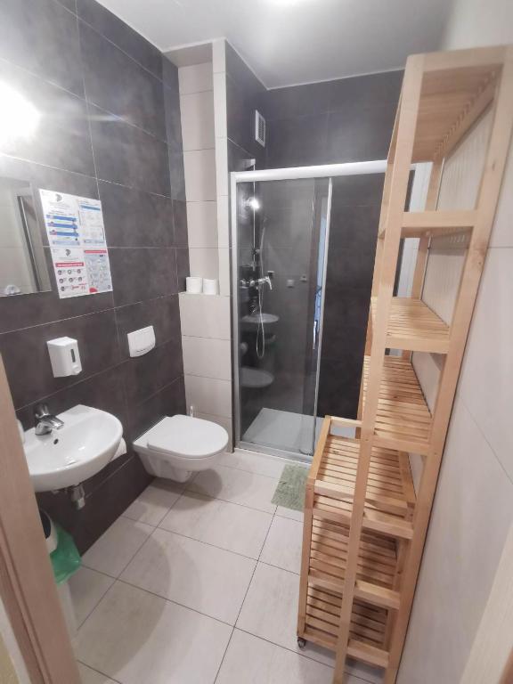 Kúpeľňa v ubytovaní Centrum Trzy Jeziora Wieleń