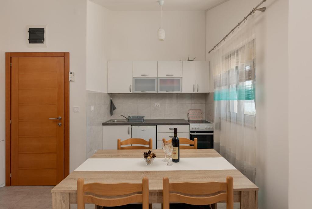 Kuchyň nebo kuchyňský kout v ubytování Djukanovic Apartments