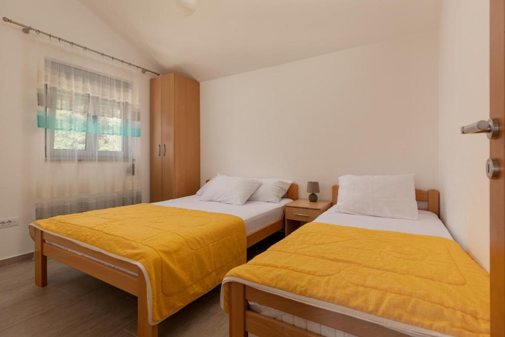 Postel nebo postele na pokoji v ubytování Djukanovic Apartments