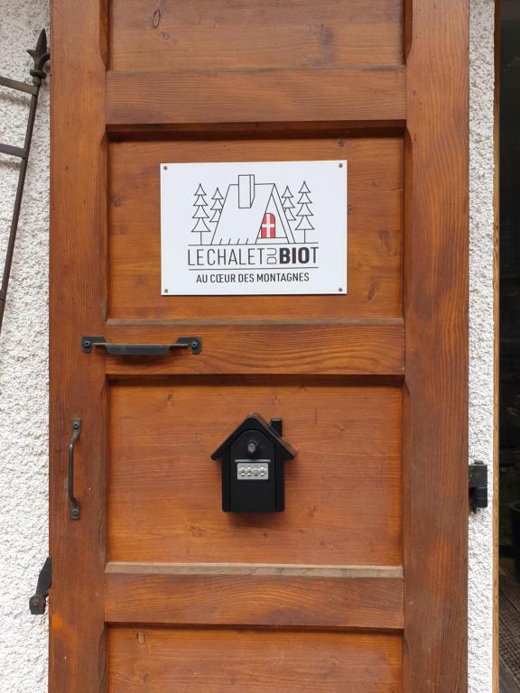 Certifikát, hodnocení, plakát nebo jiný dokument vystavený v ubytování Le Chalet du BioT