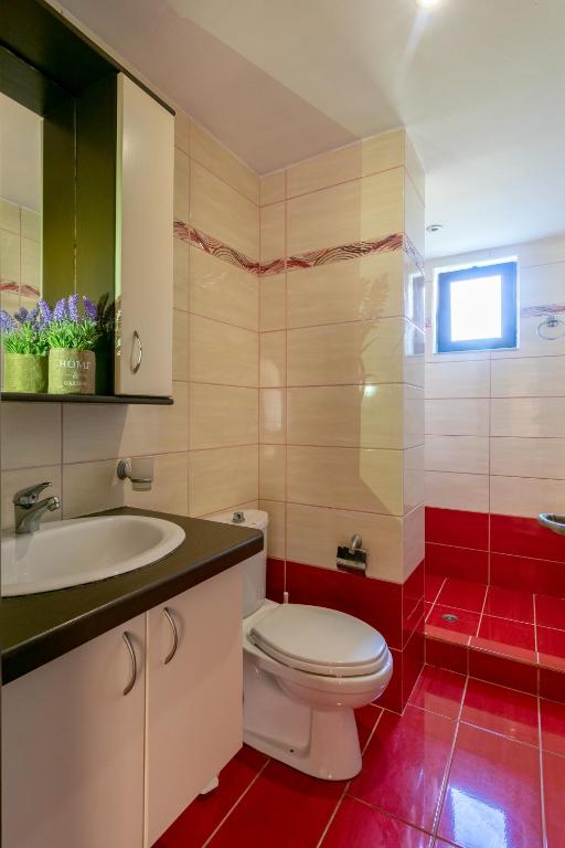 Ванная комната в Akis Villa Studios & Apartment with Pool by Hotelius