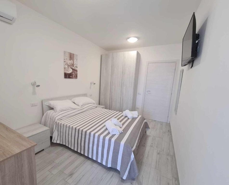 Un pat sau paturi într-o cameră la Civico 14 Apartment 4B