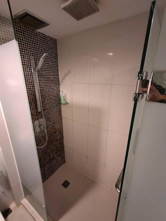Koupelna v ubytování Stay In Kay Kay Hotel Suite at South China Sea Place Suite