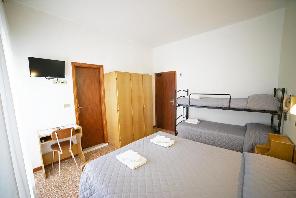 Postel nebo postele na pokoji v ubytování Hotel Ischia