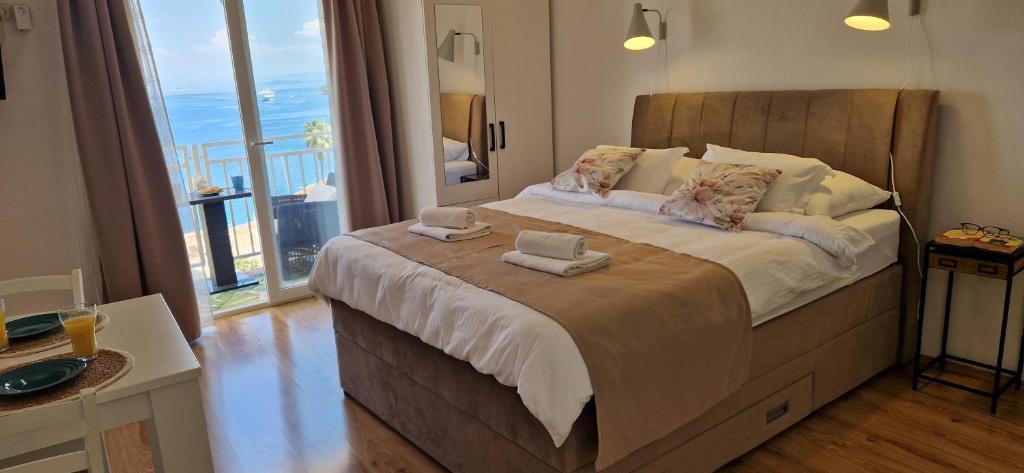 Postel nebo postele na pokoji v ubytování Apartmani Luan