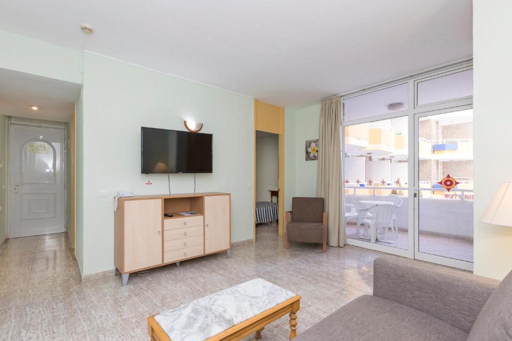 TV a/nebo společenská místnost v ubytování Hotel LIVVO Veril Playa