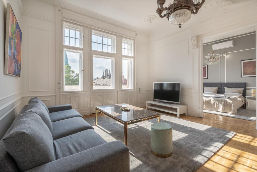 Classical apartment with a modern touch! 1081 Budapest, Rákóczi út 59, V/5 kép - 1