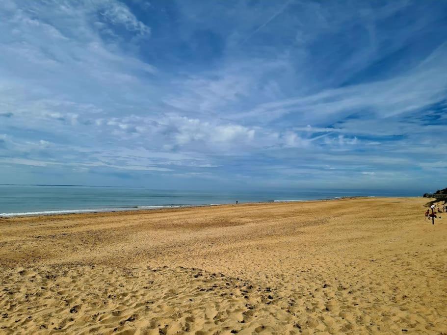 Maison à seulement 100m de la plage, La TranchesurMer Updated 2023