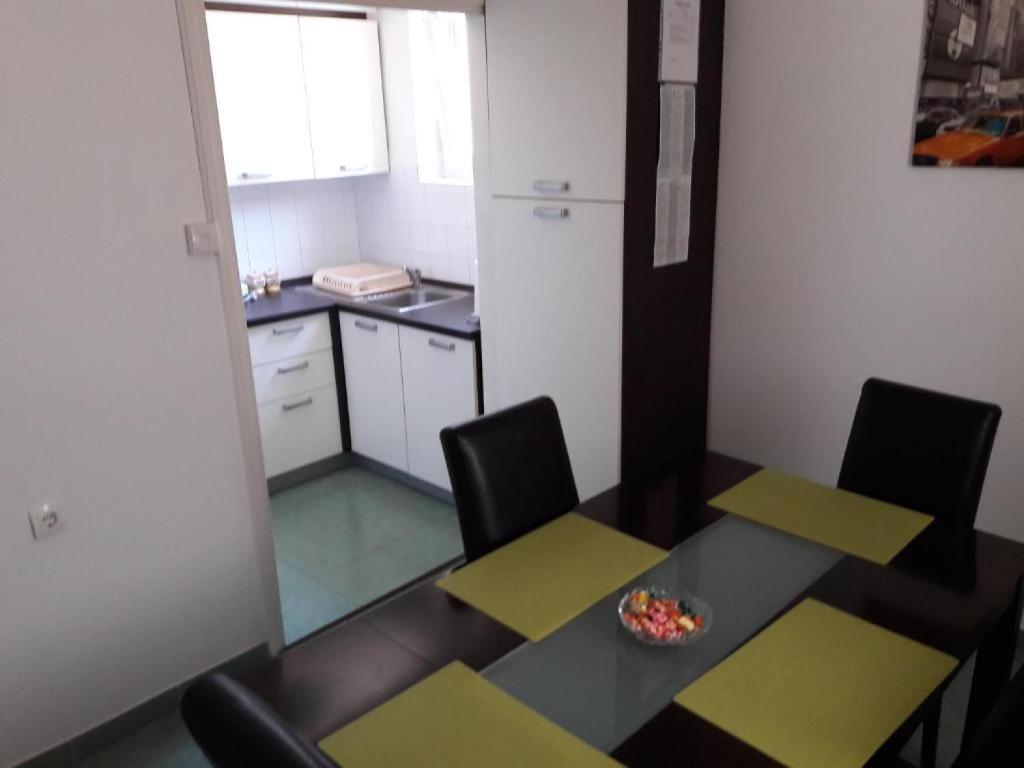Kuchyňa alebo kuchynka v ubytovaní Apartments Amalia