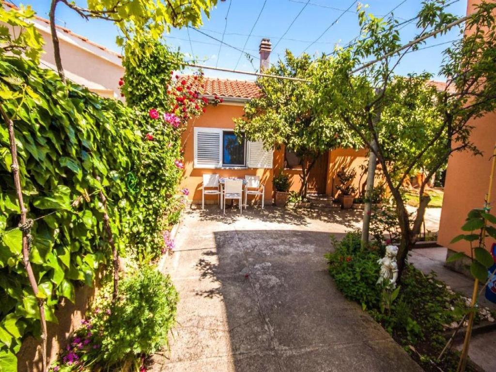 Vonkajšia záhrada v ubytovaní Apartments Amalia
