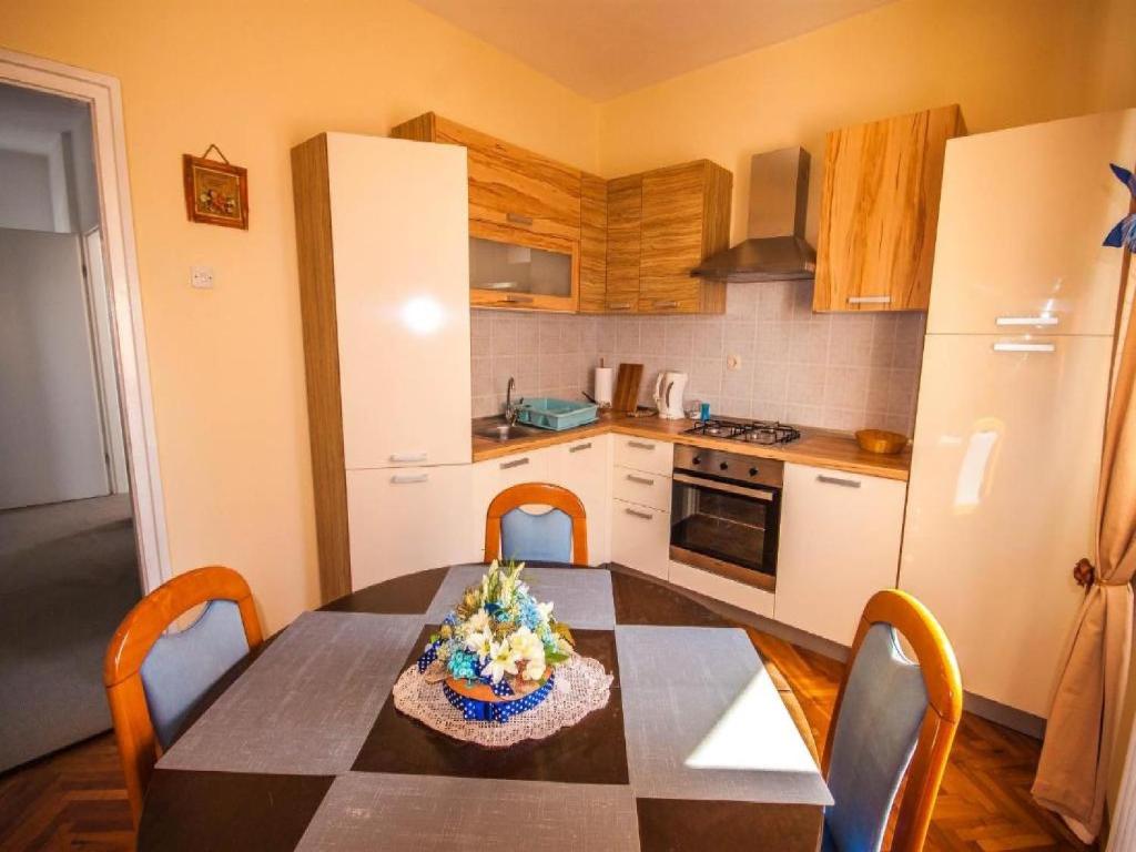 Kuchyňa alebo kuchynka v ubytovaní Apartments Amalia