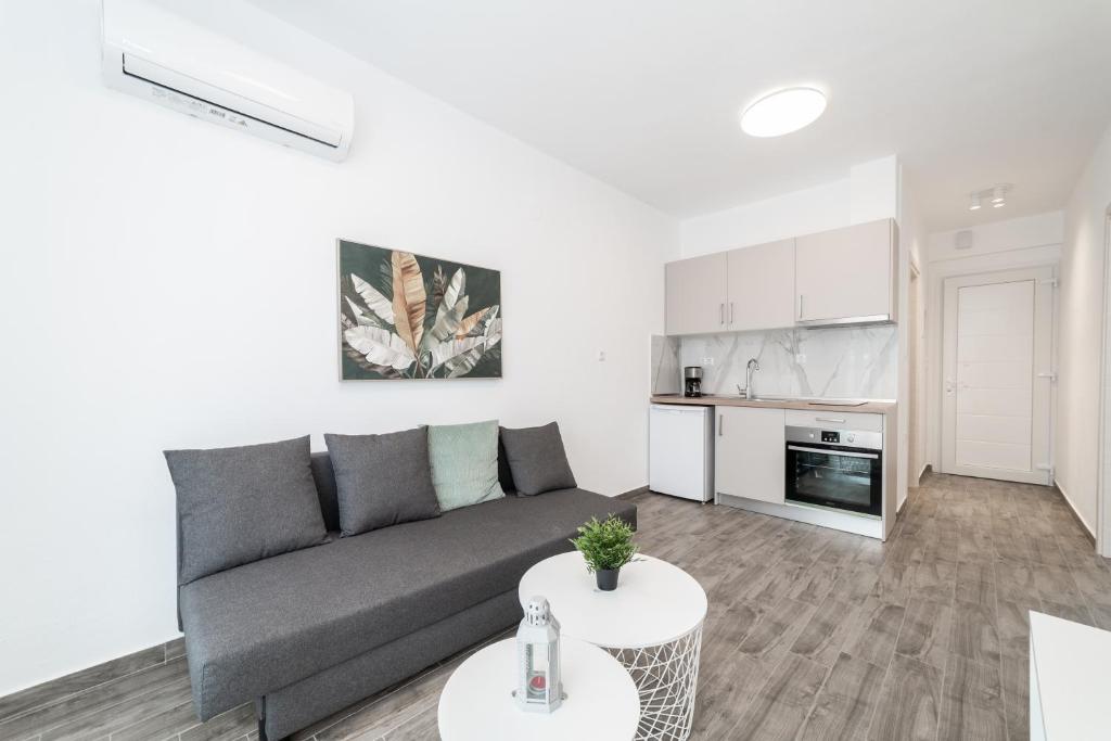 Kuchyň nebo kuchyňský kout v ubytování Nefeli & Nefeli Luxury Residential Complexes