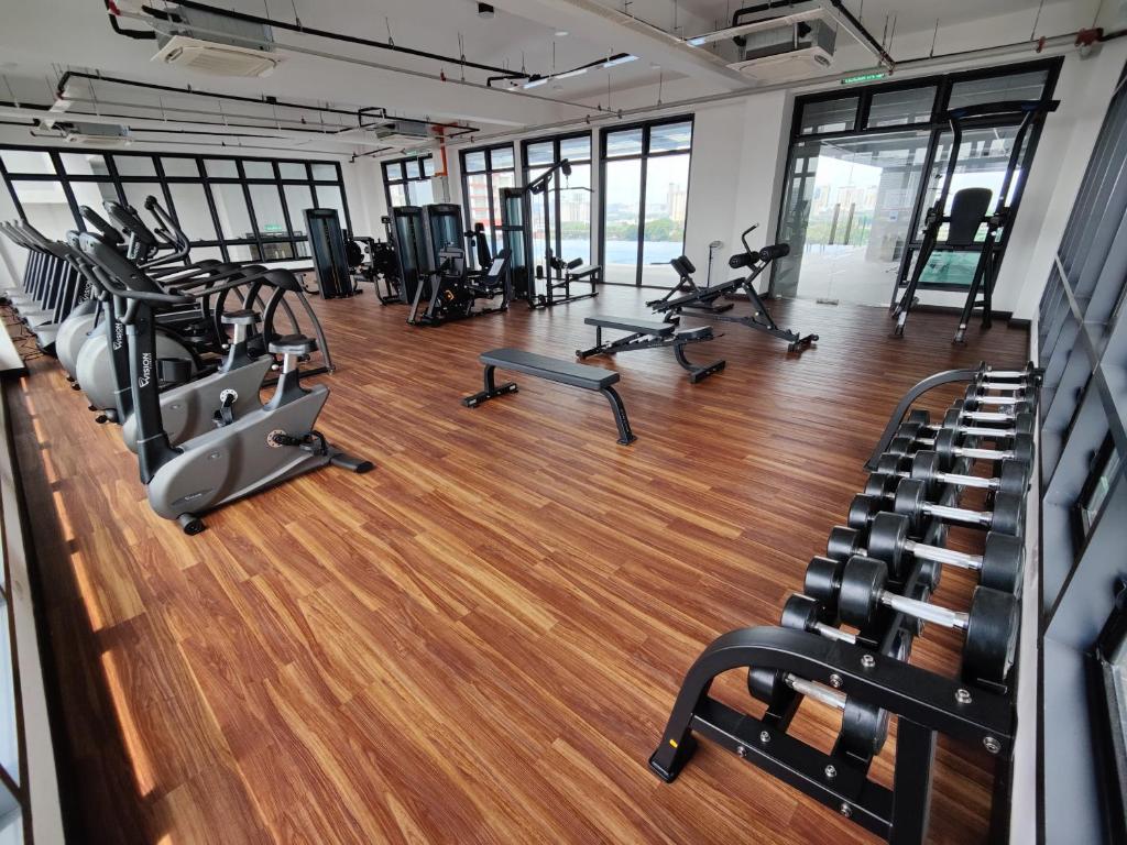 Fitness centrum a/nebo fitness zařízení v ubytování The Grand SS15 Sunway 4Pax 2BRs City View - Free WiFi, Infinity Pool & Gym