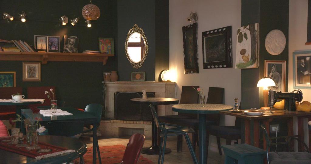 Posezení v ubytování Red Goat Hostel