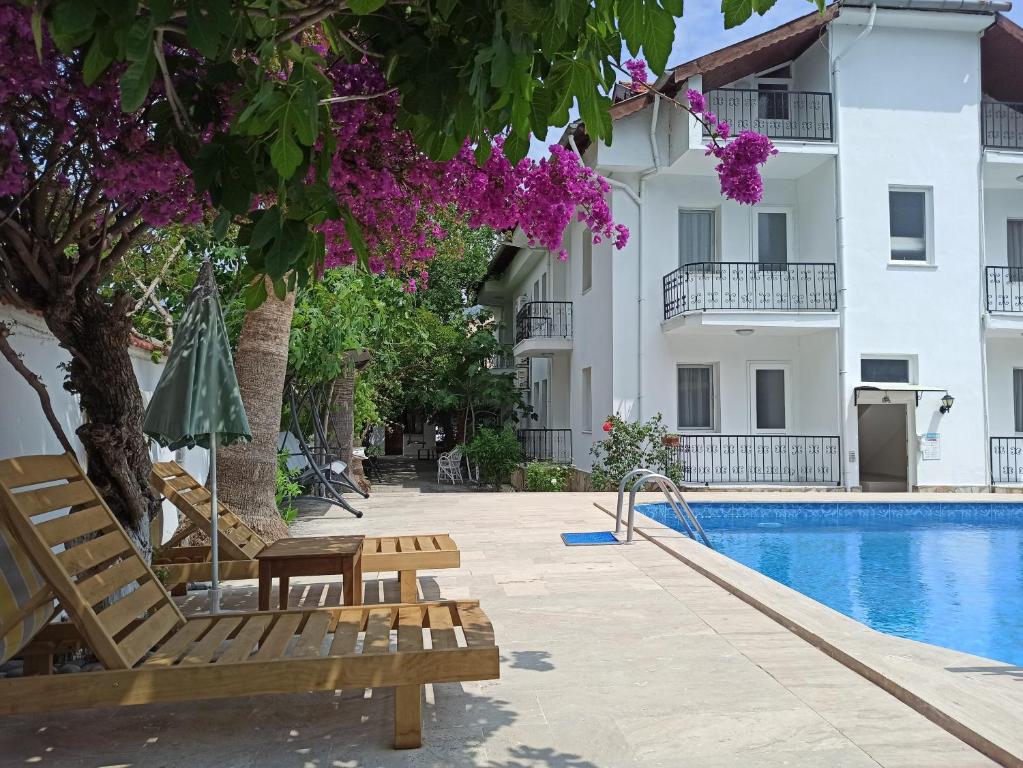 a resort with a swimming pool and a building at Işıl Suit Apart Otel in Dalyan
