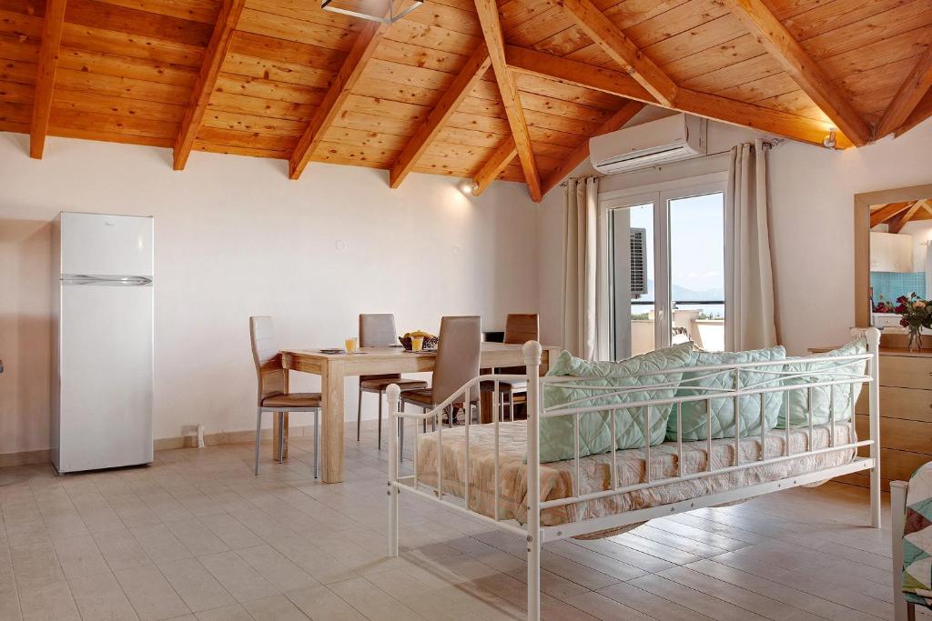A seating area at Yiannis Suite with Sea View 10