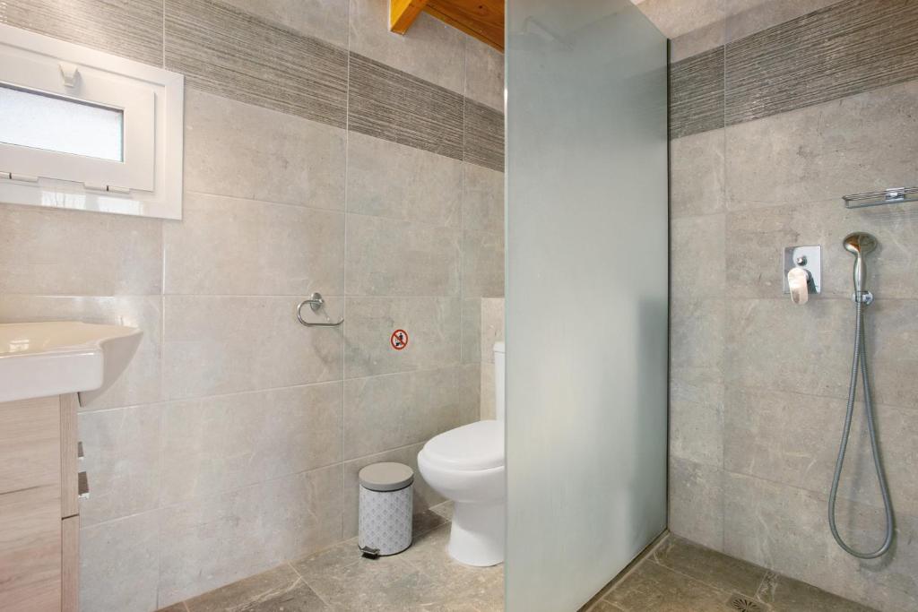 A bathroom at Yiannis Suite with Sea View 10