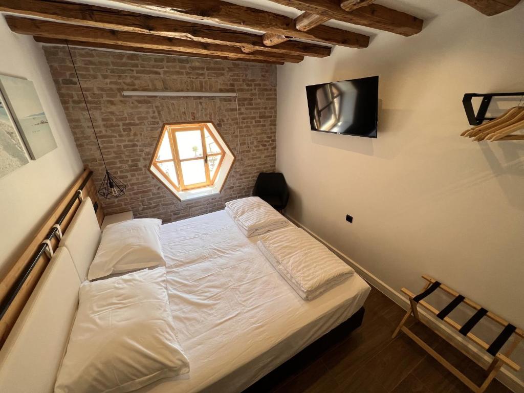 On the Square Suites - 5