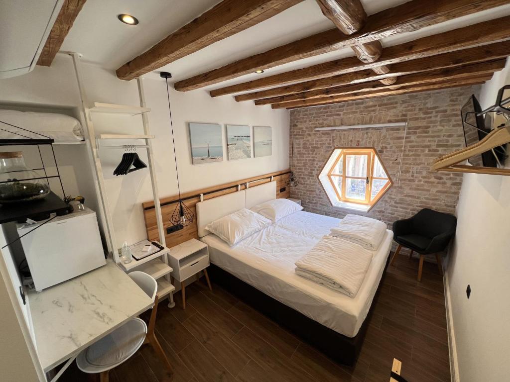 On the Square Suites - 1