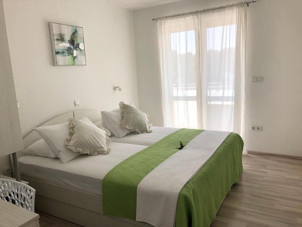 Postel nebo postele na pokoji v ubytování Apartments Antonia