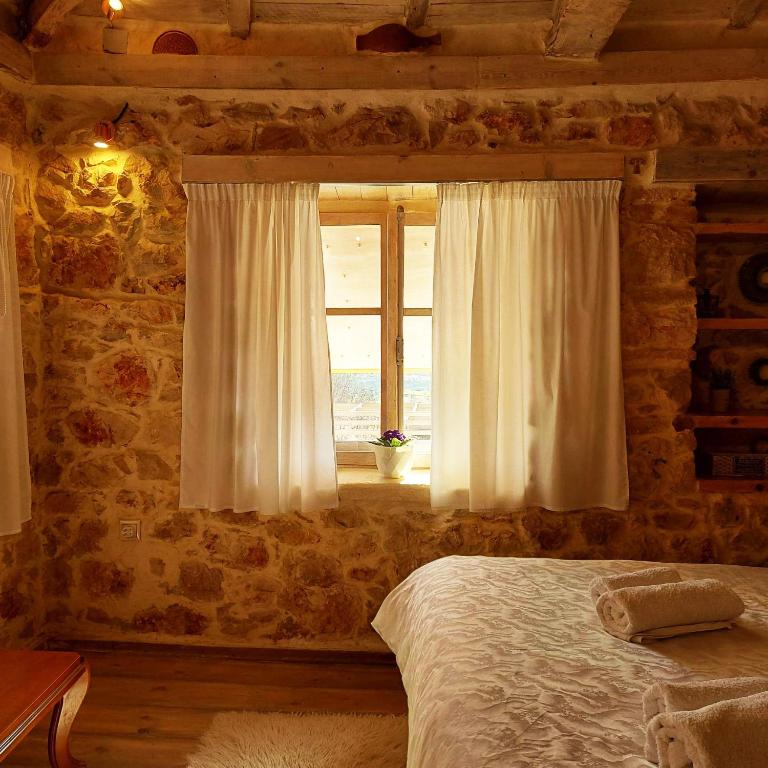 Agios Ioannis Stone Cottage with Private Heated Pool & Hydro-massage, Áyios  Ioánnis – Ενημερωμένες τιμές για το 2023