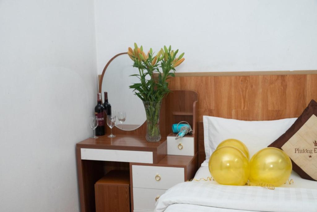 Postel nebo postele na pokoji v ubytování HOTTEL PHƯƠNG ĐÔNG
