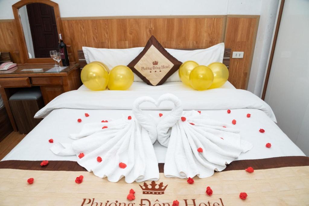 Postel nebo postele na pokoji v ubytování HOTTEL PHƯƠNG ĐÔNG