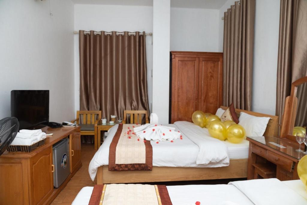 Postel nebo postele na pokoji v ubytování HOTTEL PHƯƠNG ĐÔNG