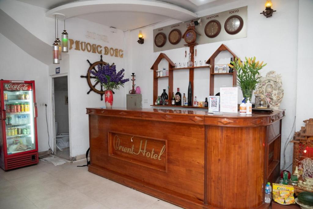 Lounge nebo bar v ubytování HOTTEL PHƯƠNG ĐÔNG